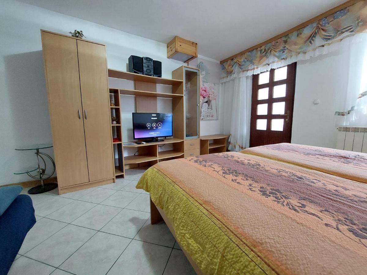 Apartments Denis Толмин Екстериор снимка
