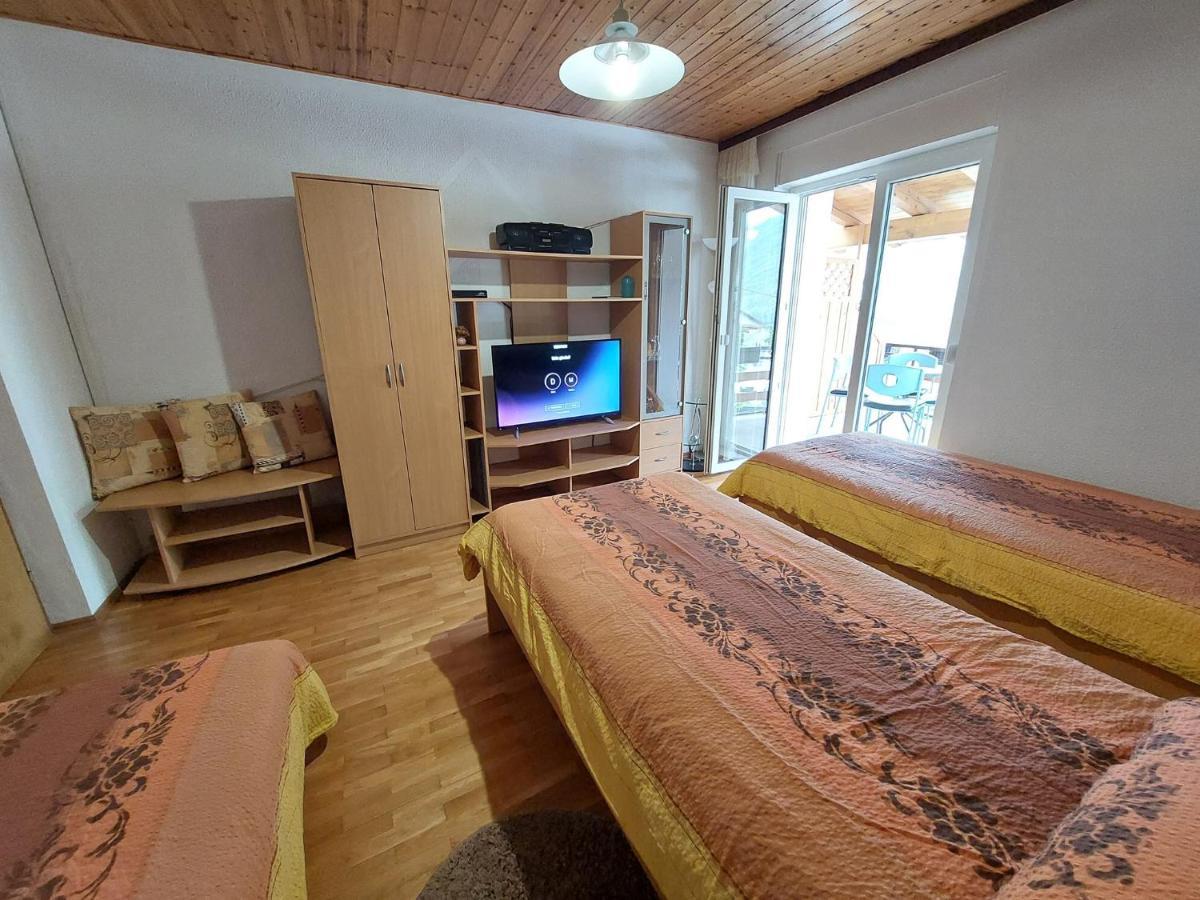 Apartments Denis Толмин Екстериор снимка