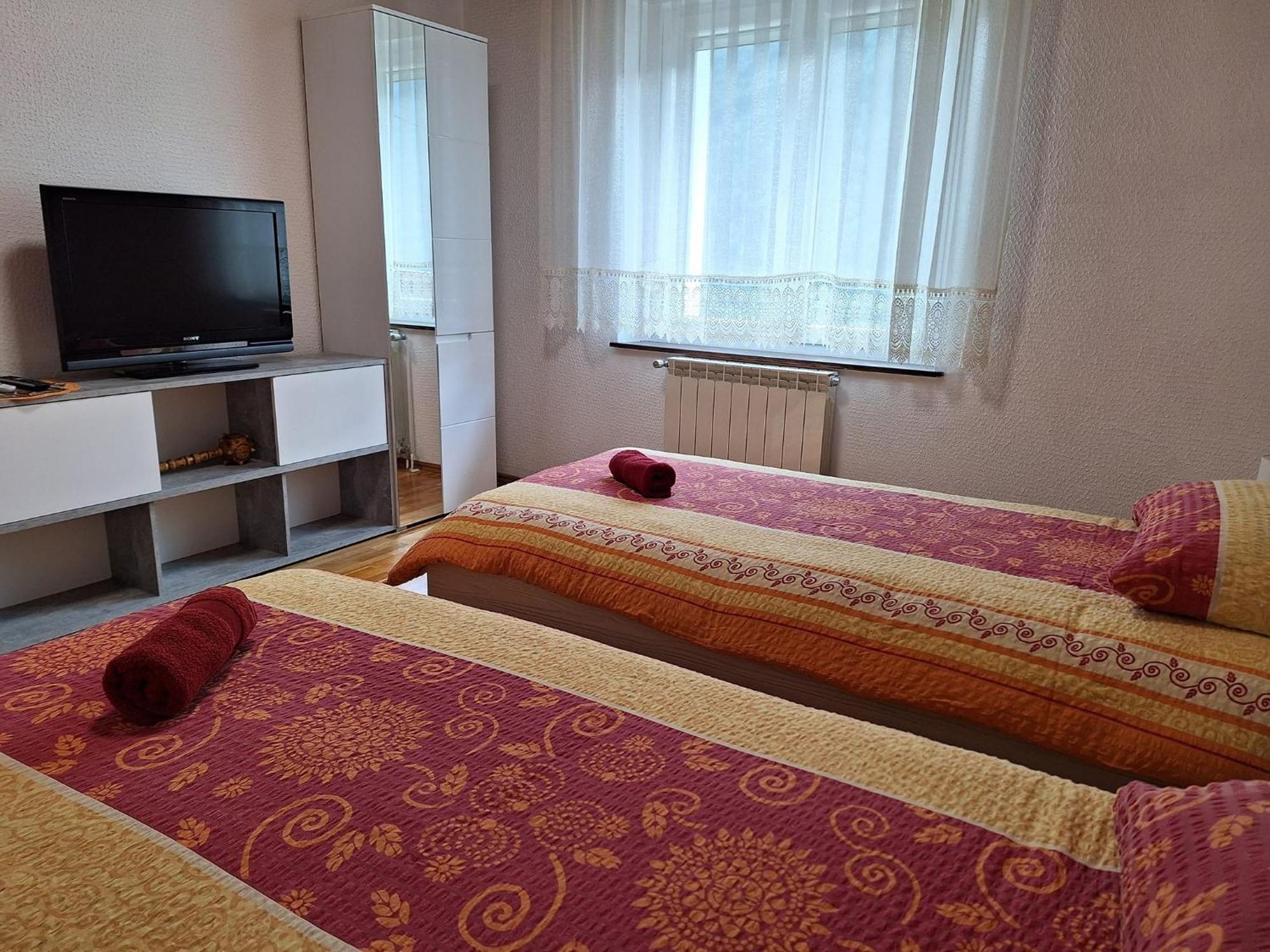 Apartments Denis Толмин Екстериор снимка