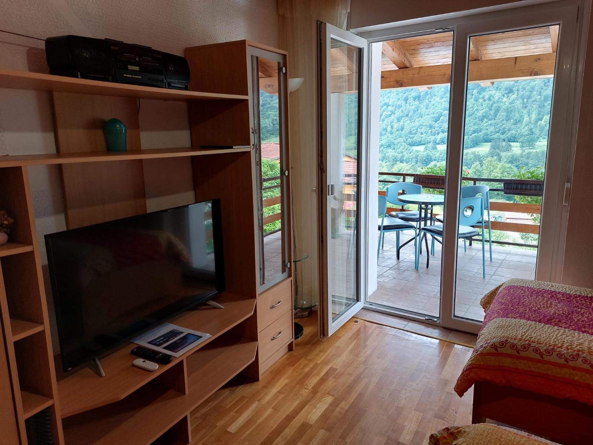 Apartments Denis Толмин Екстериор снимка