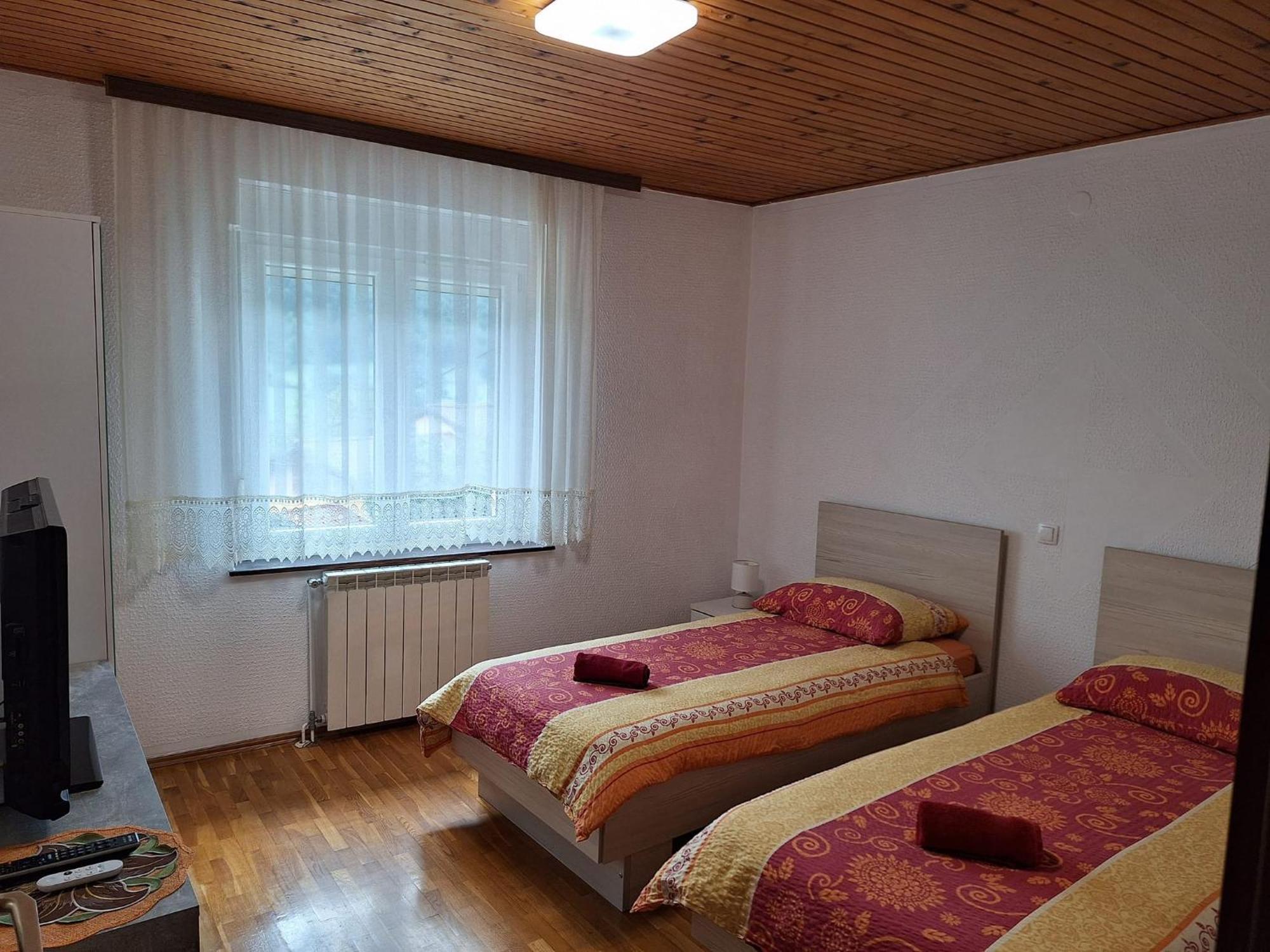 Apartments Denis Толмин Екстериор снимка